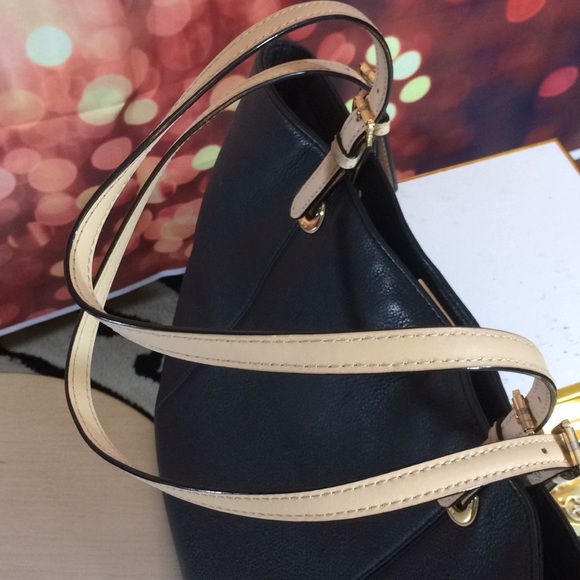 ❣️2pc MK Collection❣️ Astor Leather Tote & Wallet - Picture 7 of 8